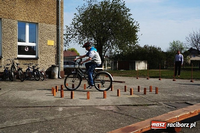 Zdjęcie w galerii na portalu naszraciborz.pl: Turniej Bezpieczeństwa w Ruchu Drogowym z udziałem uczniów z kuźniańskiej gminy  wiadomości z regionu