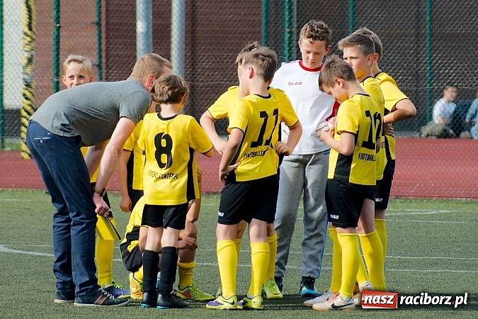 Zdjęcie w galerii na portalu naszraciborz.pl: Kuźniańska Stal na kolanach. Cztery trafienia Dawida Kretka wiadomości z regionu