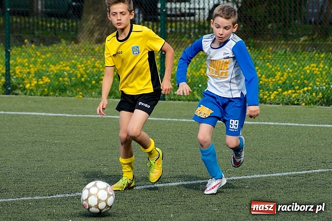 Zdjęcie w galerii na portalu naszraciborz.pl: Kuźniańska Stal na kolanach. Cztery trafienia Dawida Kretka wiadomości z regionu