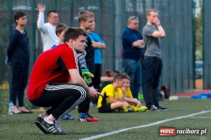 Zdjęcie w galerii na portalu naszraciborz.pl: Kuźniańska Stal na kolanach. Cztery trafienia Dawida Kretka wiadomości z regionu