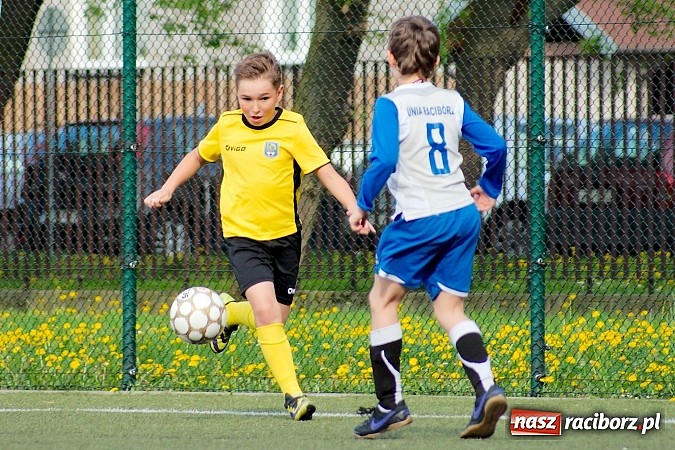 Zdjęcie w galerii na portalu naszraciborz.pl: Kuźniańska Stal na kolanach. Cztery trafienia Dawida Kretka wiadomości z regionu