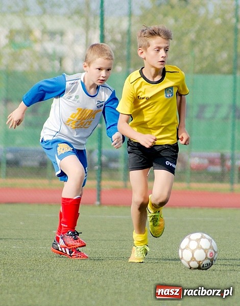 Zdjęcie w galerii na portalu naszraciborz.pl: Kuźniańska Stal na kolanach. Cztery trafienia Dawida Kretka wiadomości z regionu