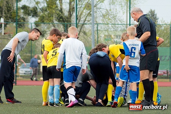 Zdjęcie w galerii na portalu naszraciborz.pl: Kuźniańska Stal na kolanach. Cztery trafienia Dawida Kretka wiadomości z regionu