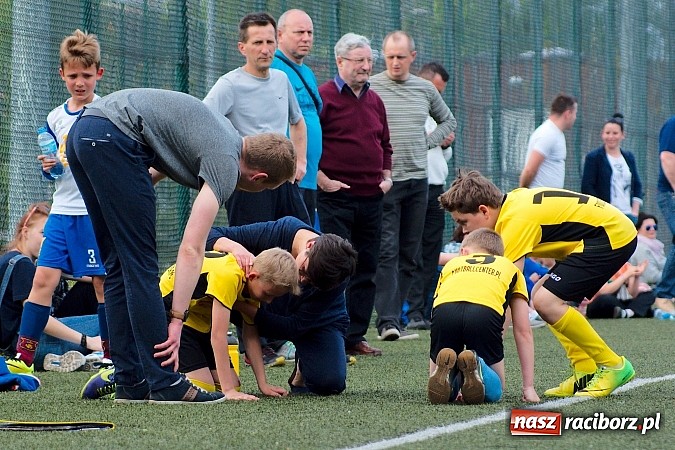 Zdjęcie w galerii na portalu naszraciborz.pl: Kuźniańska Stal na kolanach. Cztery trafienia Dawida Kretka wiadomości z regionu