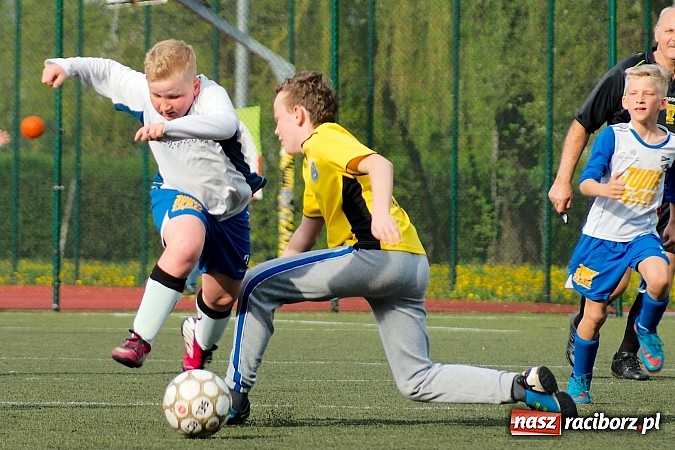 Zdjęcie w galerii na portalu naszraciborz.pl: Kuźniańska Stal na kolanach. Cztery trafienia Dawida Kretka wiadomości z regionu