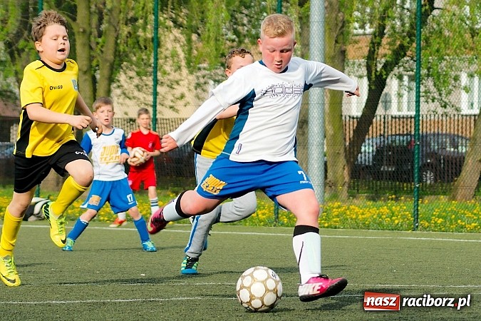 Zdjęcie w galerii na portalu naszraciborz.pl: Kuźniańska Stal na kolanach. Cztery trafienia Dawida Kretka wiadomości z regionu