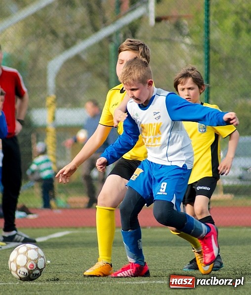 Zdjęcie w galerii na portalu naszraciborz.pl: Kuźniańska Stal na kolanach. Cztery trafienia Dawida Kretka wiadomości z regionu