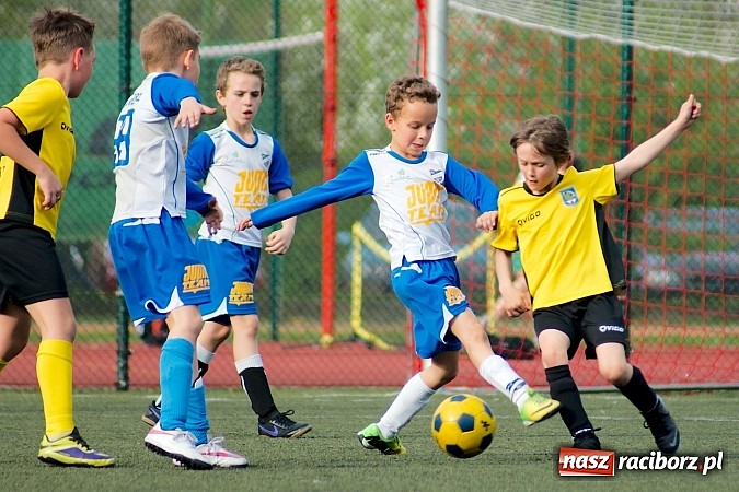 Zdjęcie w galerii na portalu naszraciborz.pl: Kuźniańska Stal na kolanach. Cztery trafienia Dawida Kretka wiadomości z regionu