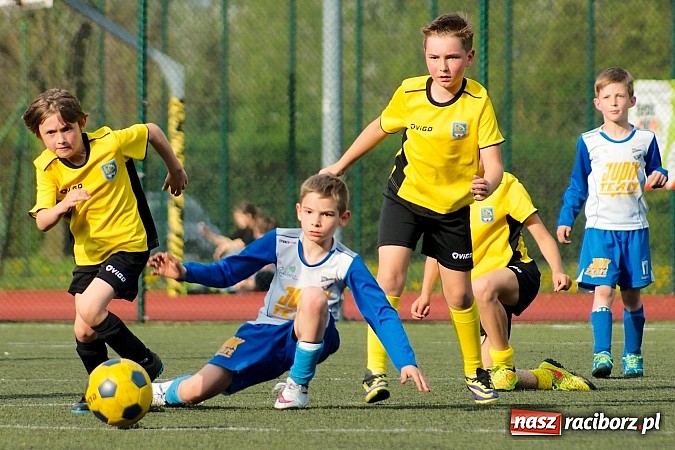 Zdjęcie w galerii na portalu naszraciborz.pl: Kuźniańska Stal na kolanach. Cztery trafienia Dawida Kretka wiadomości z regionu
