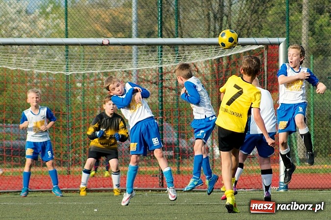 Zdjęcie w galerii na portalu naszraciborz.pl: Kuźniańska Stal na kolanach. Cztery trafienia Dawida Kretka wiadomości z regionu