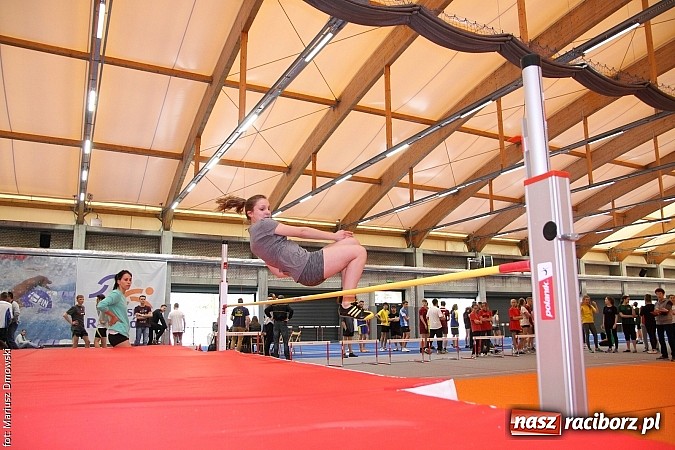 Zdjęcie w galerii na portalu naszraciborz.pl: Halowe Mistrzostwa Powiatu w Lekkiej Atletyce w ZSOMS  wiadomości z regionu