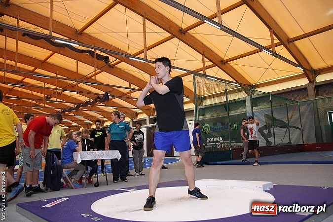 Zdjęcie w galerii na portalu naszraciborz.pl: Halowe Mistrzostwa Powiatu w Lekkiej Atletyce w ZSOMS  wiadomości z regionu