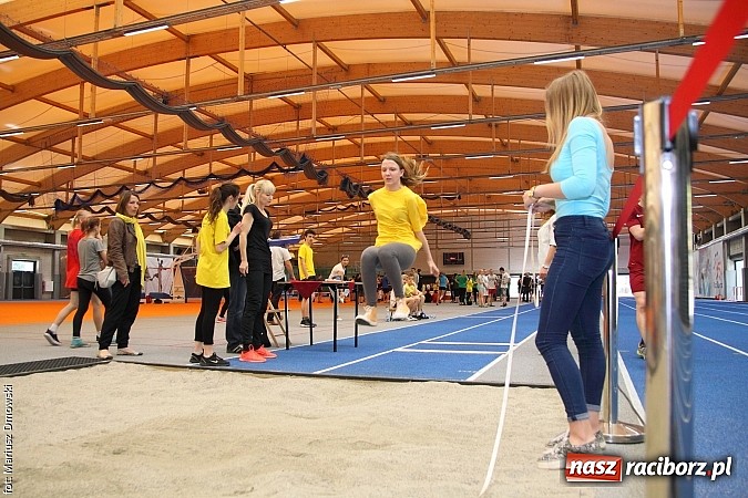 Zdjęcie w galerii na portalu naszraciborz.pl: Halowe Mistrzostwa Powiatu w Lekkiej Atletyce w ZSOMS  wiadomości z regionu