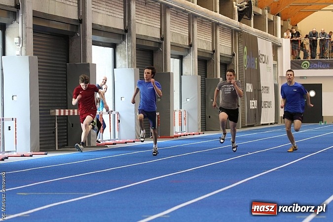 Zdjęcie w galerii na portalu naszraciborz.pl: Halowe Mistrzostwa Powiatu w Lekkiej Atletyce w ZSOMS  wiadomości z regionu