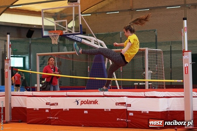Zdjęcie w galerii na portalu naszraciborz.pl: Halowe Mistrzostwa Powiatu w Lekkiej Atletyce w ZSOMS  wiadomości z regionu