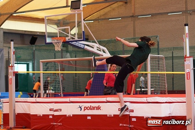 Zdjęcie w galerii na portalu naszraciborz.pl: Halowe Mistrzostwa Powiatu w Lekkiej Atletyce w ZSOMS  wiadomości z regionu