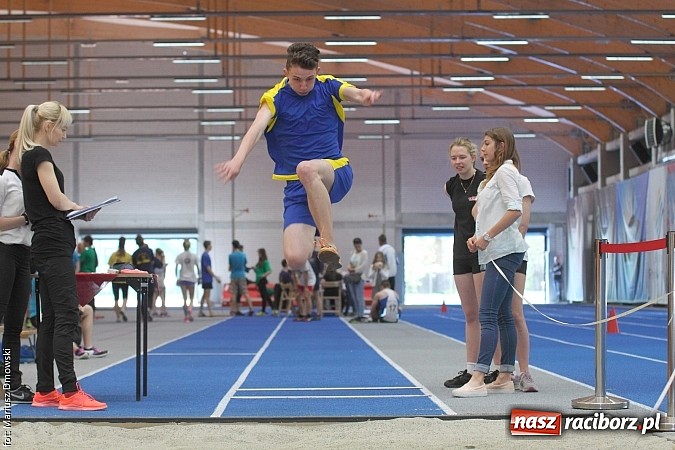 Zdjęcie w galerii na portalu naszraciborz.pl: Halowe Mistrzostwa Powiatu w Lekkiej Atletyce w ZSOMS  wiadomości z regionu