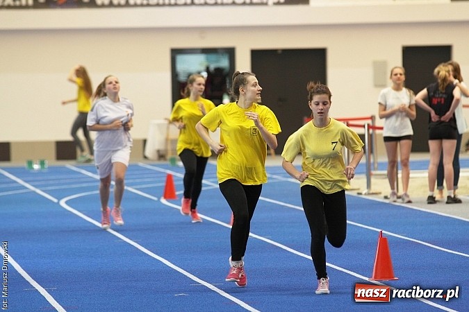 Zdjęcie w galerii na portalu naszraciborz.pl: Halowe Mistrzostwa Powiatu w Lekkiej Atletyce w ZSOMS  wiadomości z regionu