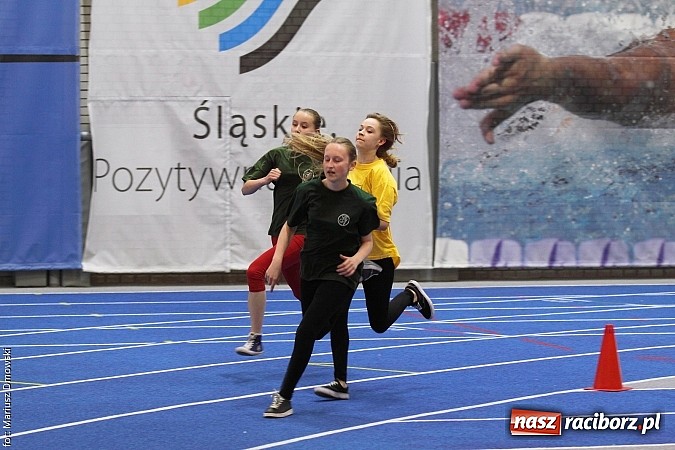 Zdjęcie w galerii na portalu naszraciborz.pl: Halowe Mistrzostwa Powiatu w Lekkiej Atletyce w ZSOMS  wiadomości z regionu