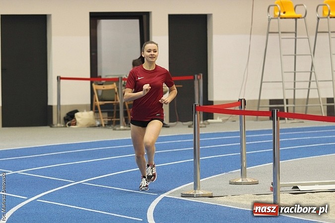 Zdjęcie w galerii na portalu naszraciborz.pl: Halowe Mistrzostwa Powiatu w Lekkiej Atletyce w ZSOMS  wiadomości z regionu