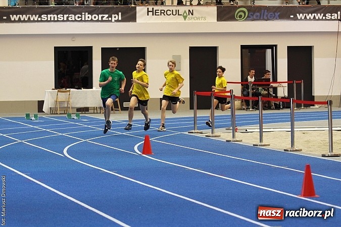 Zdjęcie w galerii na portalu naszraciborz.pl: Halowe Mistrzostwa Powiatu w Lekkiej Atletyce w ZSOMS  wiadomości z regionu