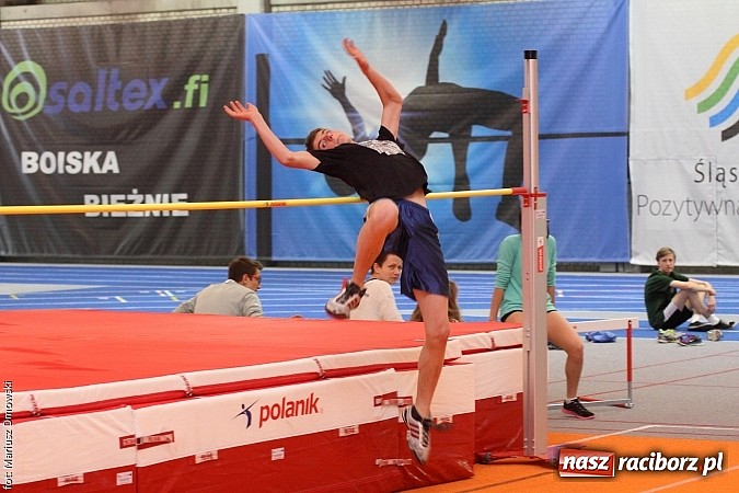 Zdjęcie w galerii na portalu naszraciborz.pl: Halowe Mistrzostwa Powiatu w Lekkiej Atletyce w ZSOMS  wiadomości z regionu