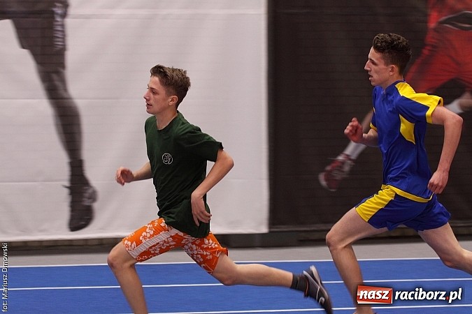 Zdjęcie w galerii na portalu naszraciborz.pl: Halowe Mistrzostwa Powiatu w Lekkiej Atletyce w ZSOMS  wiadomości z regionu