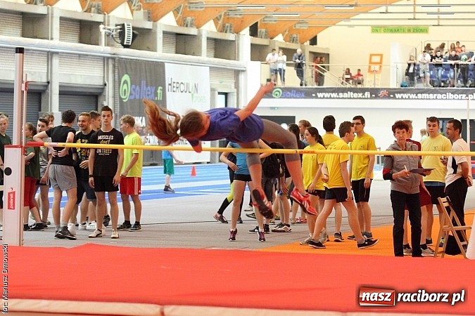 Zdjęcie w galerii na portalu naszraciborz.pl: Halowe Mistrzostwa Powiatu w Lekkiej Atletyce w ZSOMS  wiadomości z regionu