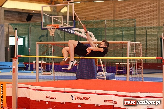 Zdjęcie w galerii na portalu naszraciborz.pl: Halowe Mistrzostwa Powiatu w Lekkiej Atletyce w ZSOMS  wiadomości z regionu