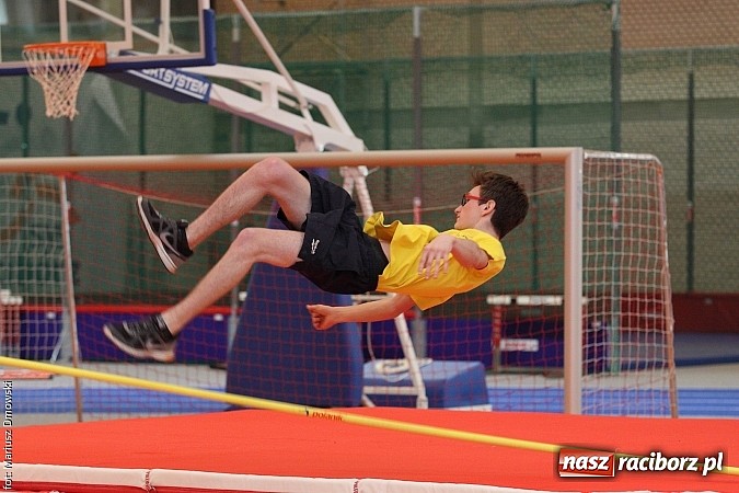 Zdjęcie w galerii na portalu naszraciborz.pl: Halowe Mistrzostwa Powiatu w Lekkiej Atletyce w ZSOMS  wiadomości z regionu