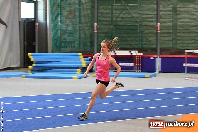 Zdjęcie w galerii na portalu naszraciborz.pl: Halowe Mistrzostwa Powiatu w Lekkiej Atletyce w ZSOMS  wiadomości z regionu