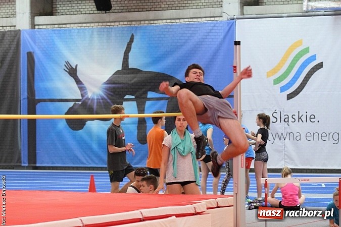 Zdjęcie w galerii na portalu naszraciborz.pl: Halowe Mistrzostwa Powiatu w Lekkiej Atletyce w ZSOMS  wiadomości z regionu