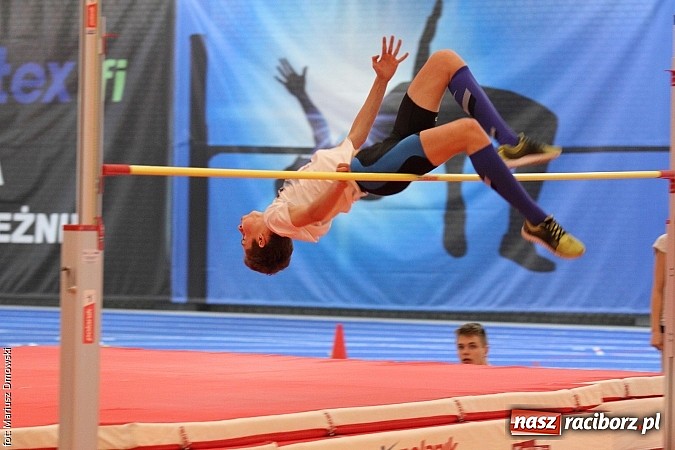 Zdjęcie w galerii na portalu naszraciborz.pl: Halowe Mistrzostwa Powiatu w Lekkiej Atletyce w ZSOMS  wiadomości z regionu