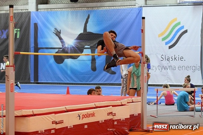 Zdjęcie w galerii na portalu naszraciborz.pl: Halowe Mistrzostwa Powiatu w Lekkiej Atletyce w ZSOMS  wiadomości z regionu