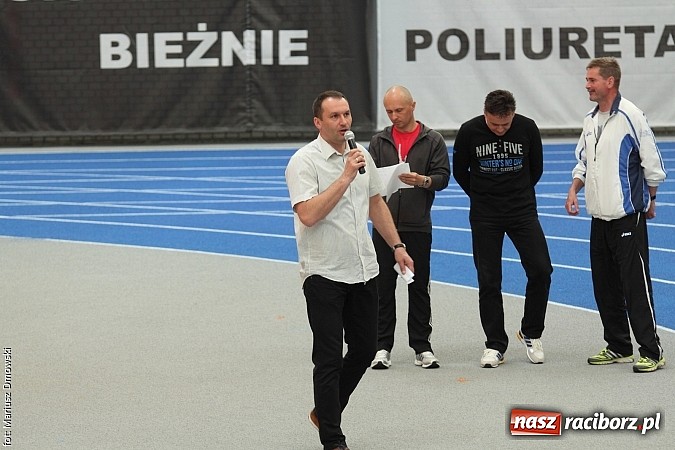 Zdjęcie w galerii na portalu naszraciborz.pl: Halowe Mistrzostwa Powiatu w Lekkiej Atletyce w ZSOMS  wiadomości z regionu
