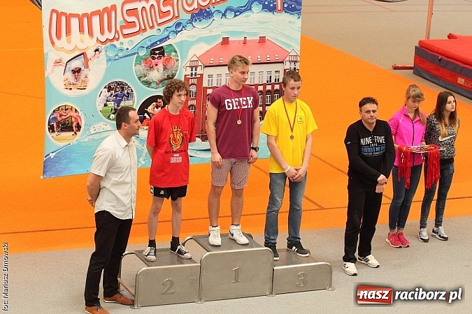 Zdjęcie w galerii na portalu naszraciborz.pl: Halowe Mistrzostwa Powiatu w Lekkiej Atletyce w ZSOMS  wiadomości z regionu