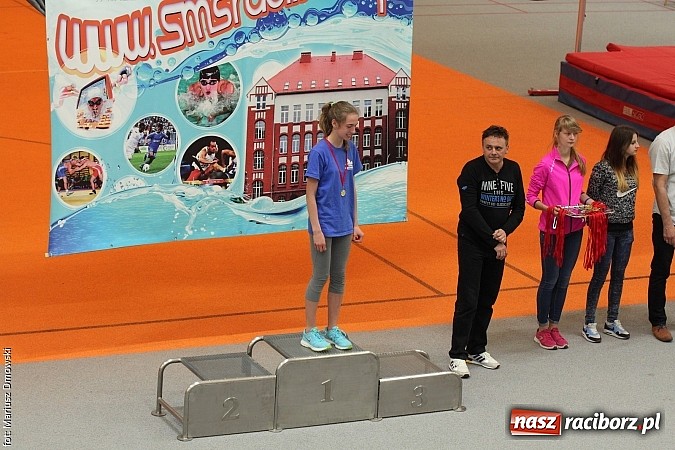 Zdjęcie w galerii na portalu naszraciborz.pl: Halowe Mistrzostwa Powiatu w Lekkiej Atletyce w ZSOMS  wiadomości z regionu