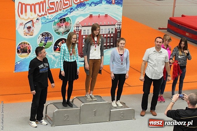 Zdjęcie w galerii na portalu naszraciborz.pl: Halowe Mistrzostwa Powiatu w Lekkiej Atletyce w ZSOMS  wiadomości z regionu