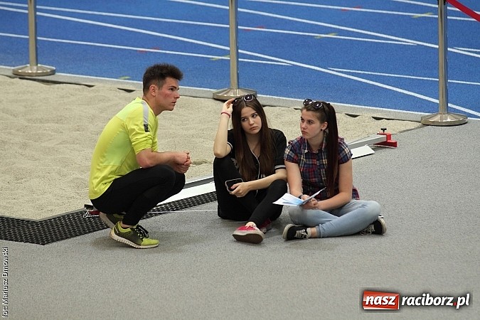 Zdjęcie w galerii na portalu naszraciborz.pl: Halowe Mistrzostwa Powiatu w Lekkiej Atletyce w ZSOMS  wiadomości z regionu