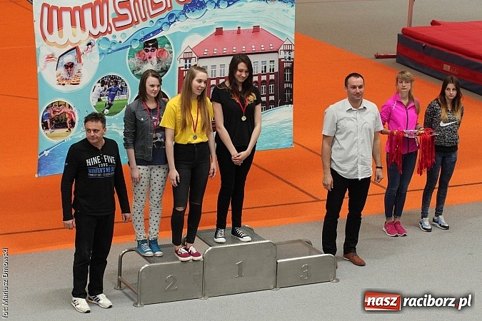 Zdjęcie w galerii na portalu naszraciborz.pl: Halowe Mistrzostwa Powiatu w Lekkiej Atletyce w ZSOMS  wiadomości z regionu