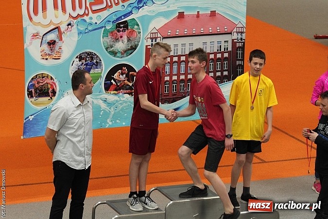 Zdjęcie w galerii na portalu naszraciborz.pl: Halowe Mistrzostwa Powiatu w Lekkiej Atletyce w ZSOMS  wiadomości z regionu