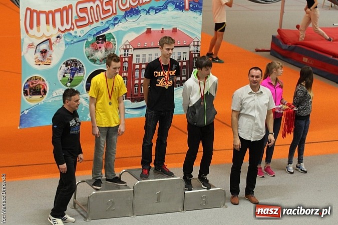 Zdjęcie w galerii na portalu naszraciborz.pl: Halowe Mistrzostwa Powiatu w Lekkiej Atletyce w ZSOMS  wiadomości z regionu