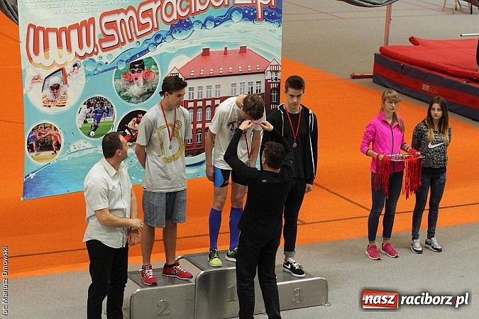 Zdjęcie w galerii na portalu naszraciborz.pl: Halowe Mistrzostwa Powiatu w Lekkiej Atletyce w ZSOMS  wiadomości z regionu