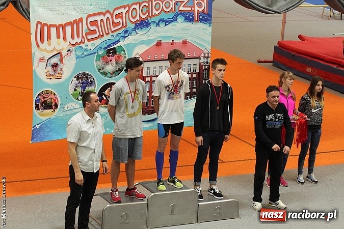 Zdjęcie w galerii na portalu naszraciborz.pl: Halowe Mistrzostwa Powiatu w Lekkiej Atletyce w ZSOMS  wiadomości z regionu