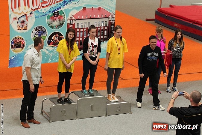 Zdjęcie w galerii na portalu naszraciborz.pl: Halowe Mistrzostwa Powiatu w Lekkiej Atletyce w ZSOMS  wiadomości z regionu
