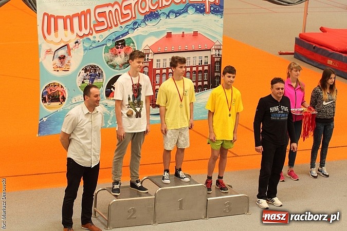 Zdjęcie w galerii na portalu naszraciborz.pl: Halowe Mistrzostwa Powiatu w Lekkiej Atletyce w ZSOMS  wiadomości z regionu