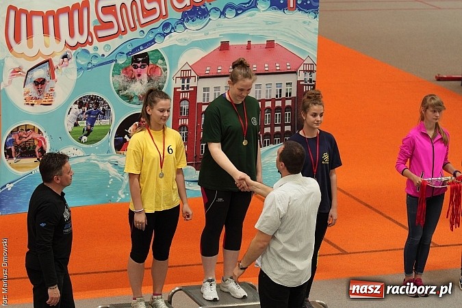 Zdjęcie w galerii na portalu naszraciborz.pl: Halowe Mistrzostwa Powiatu w Lekkiej Atletyce w ZSOMS  wiadomości z regionu