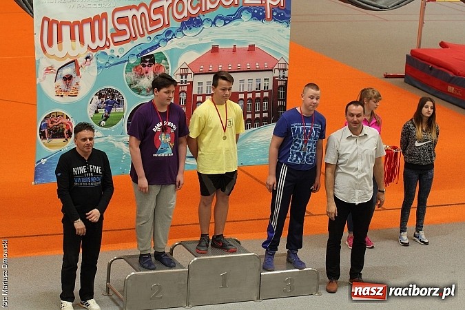 Zdjęcie w galerii na portalu naszraciborz.pl: Halowe Mistrzostwa Powiatu w Lekkiej Atletyce w ZSOMS  wiadomości z regionu