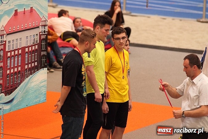 Zdjęcie w galerii na portalu naszraciborz.pl: Halowe Mistrzostwa Powiatu w Lekkiej Atletyce w ZSOMS  wiadomości z regionu