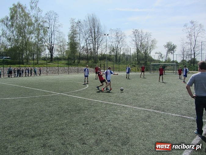 Zdjęcie w galerii na portalu naszraciborz.pl: Gimnazjalny turniej w Krzanowicach. Pietrowice grają dalej wiadomości z regionu